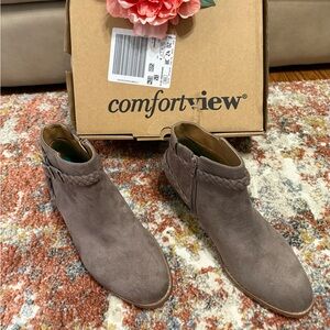 Comfortview Faux Suede Ankle Boots Size 7W (NIB)